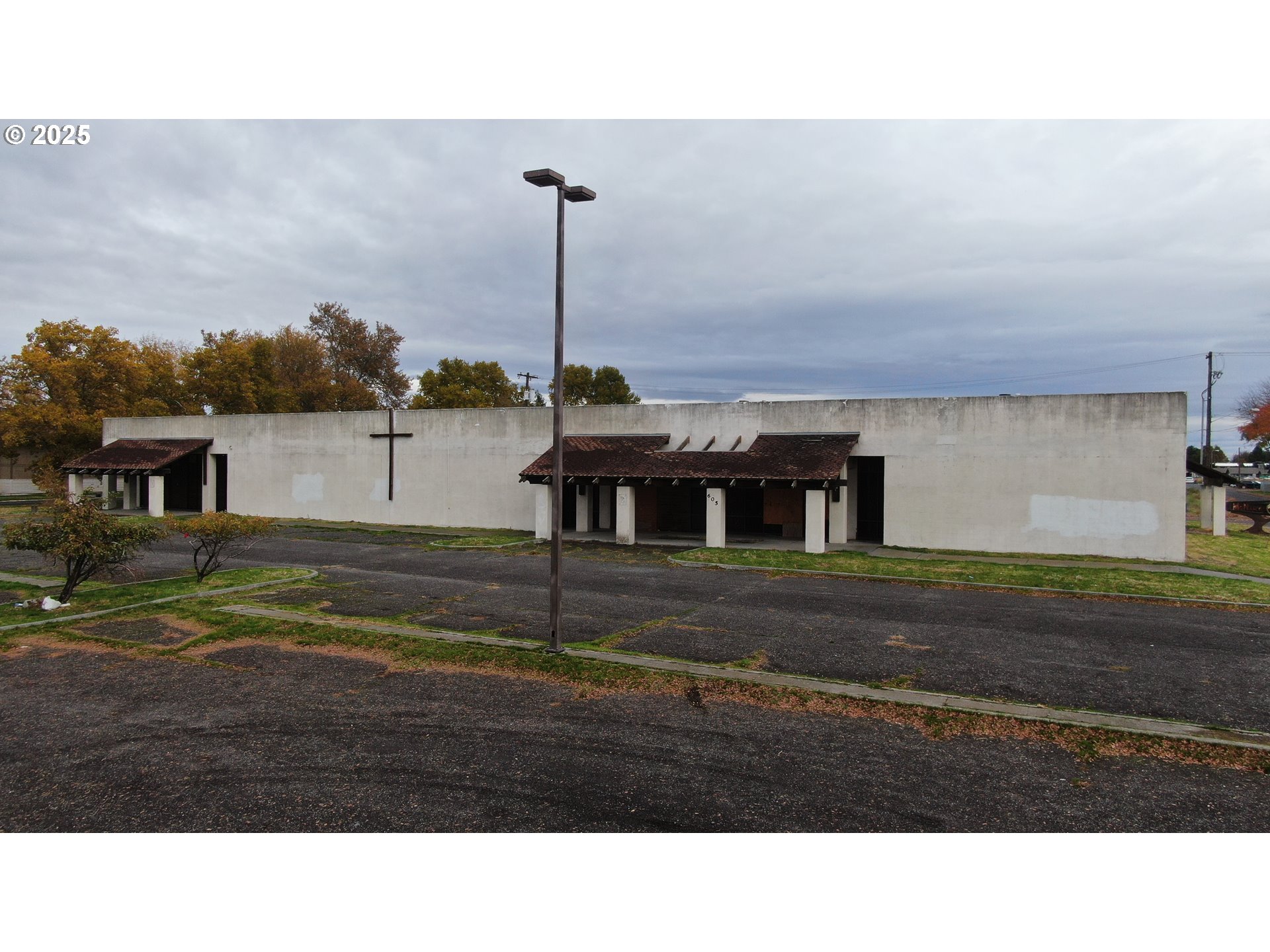 605 Willamette Ave Property Photo 1