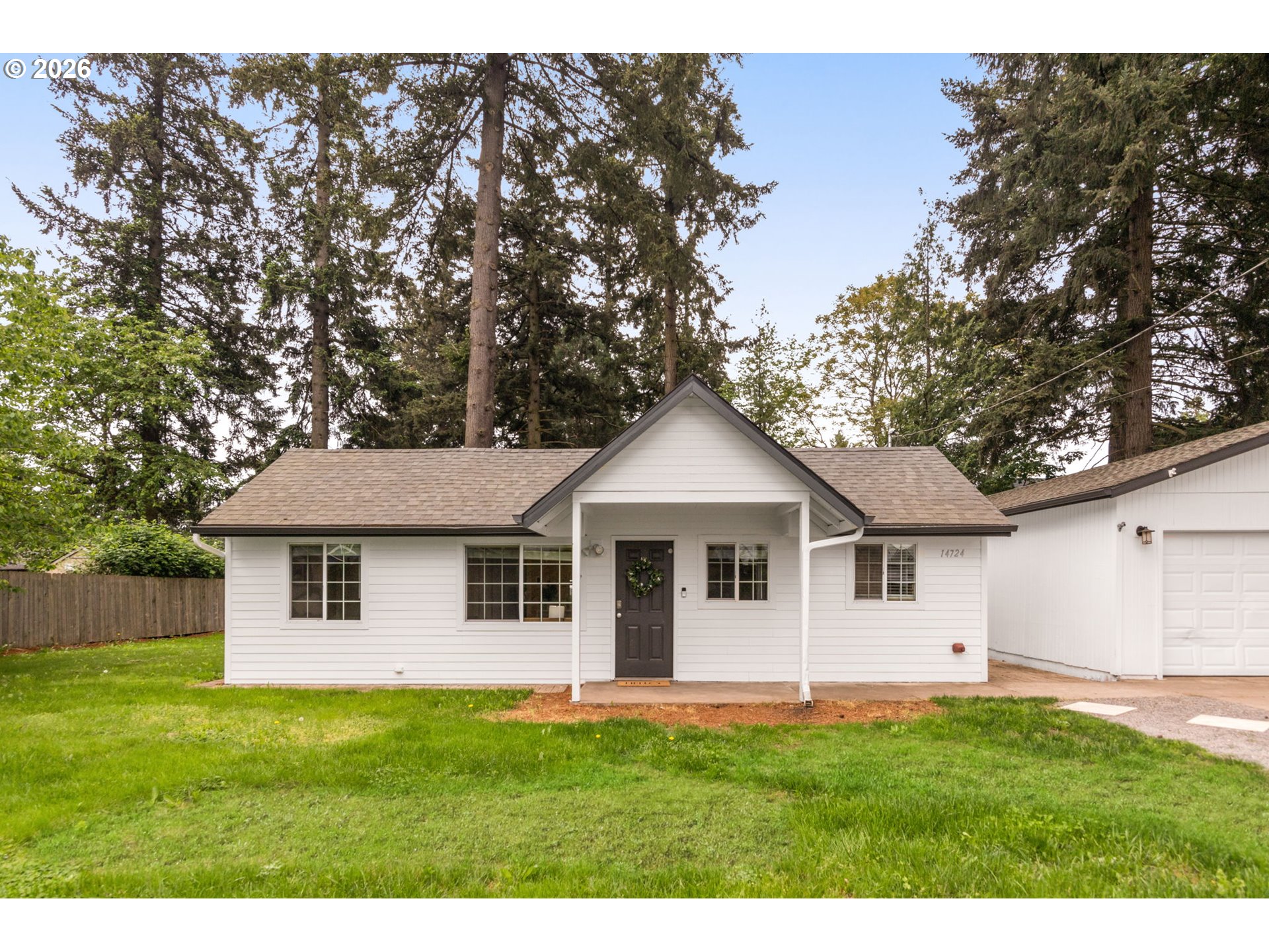 14724 Se Market Ct Property Photo 1