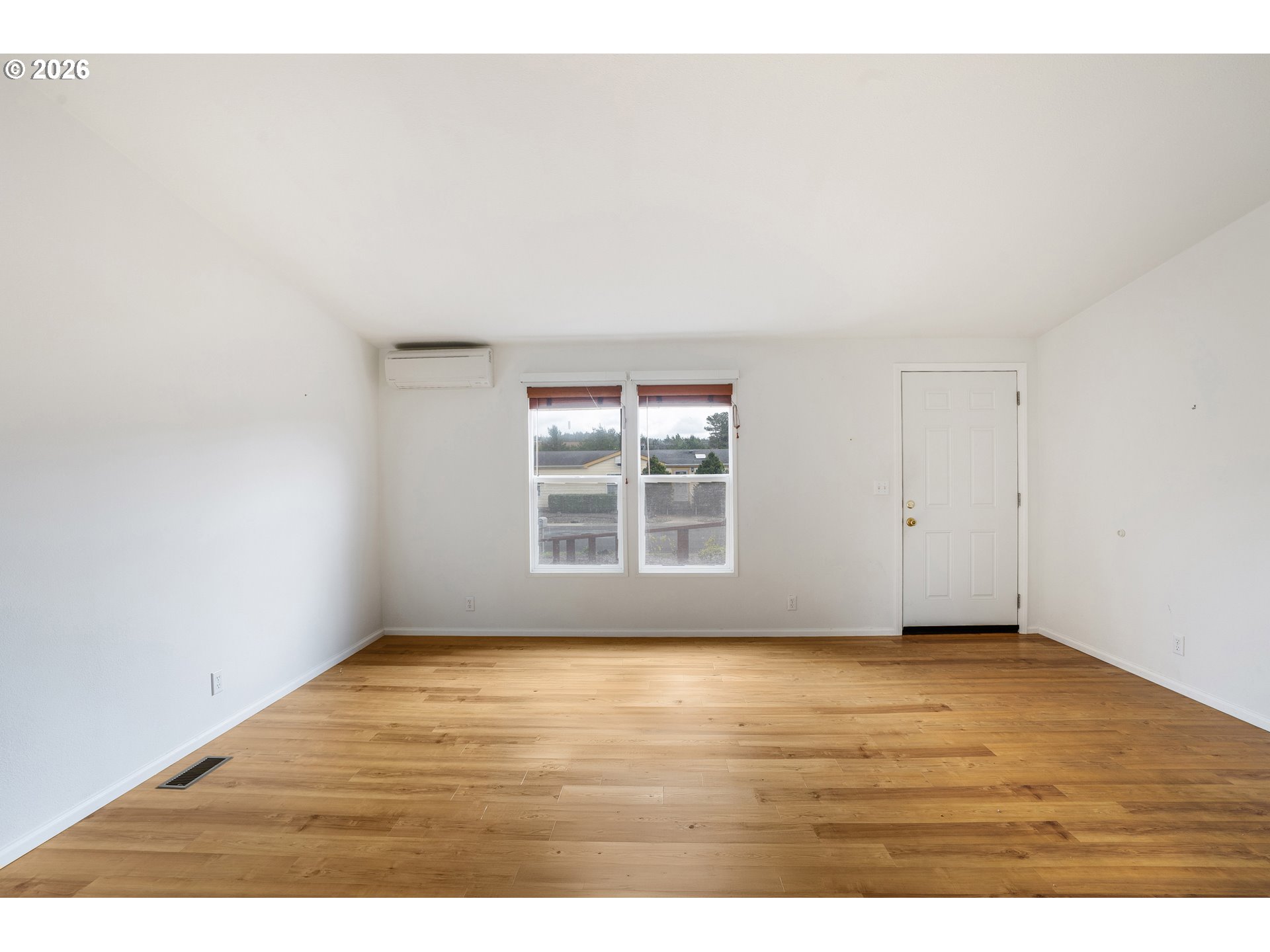 1791 Willow Loop Property Photo 3
