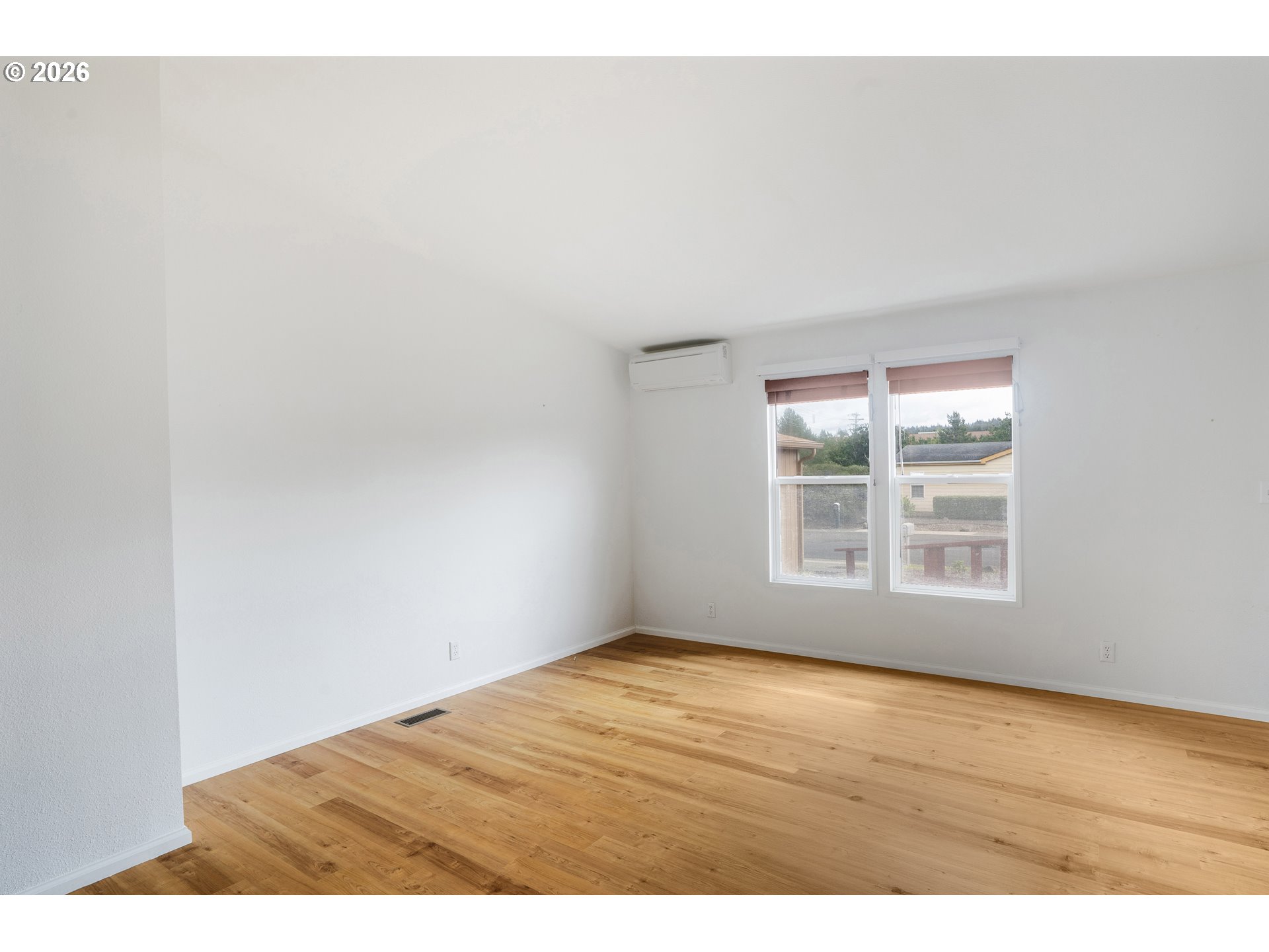 1791 Willow Loop Property Photo 4