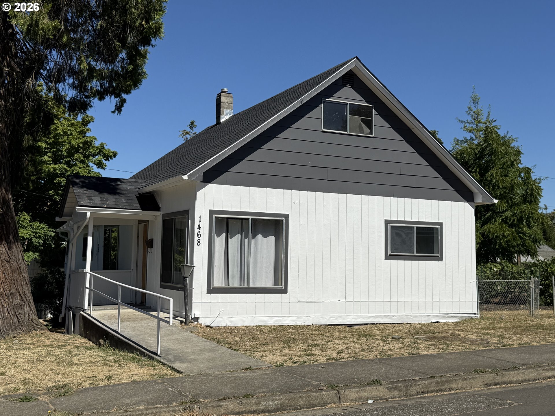 1468 SE THOMPSON ST Property Photo 1