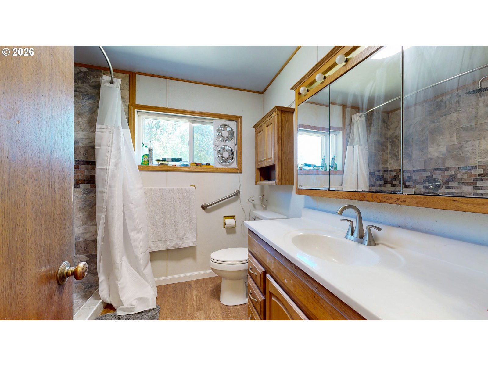 820 Parallel St Property Photo 19