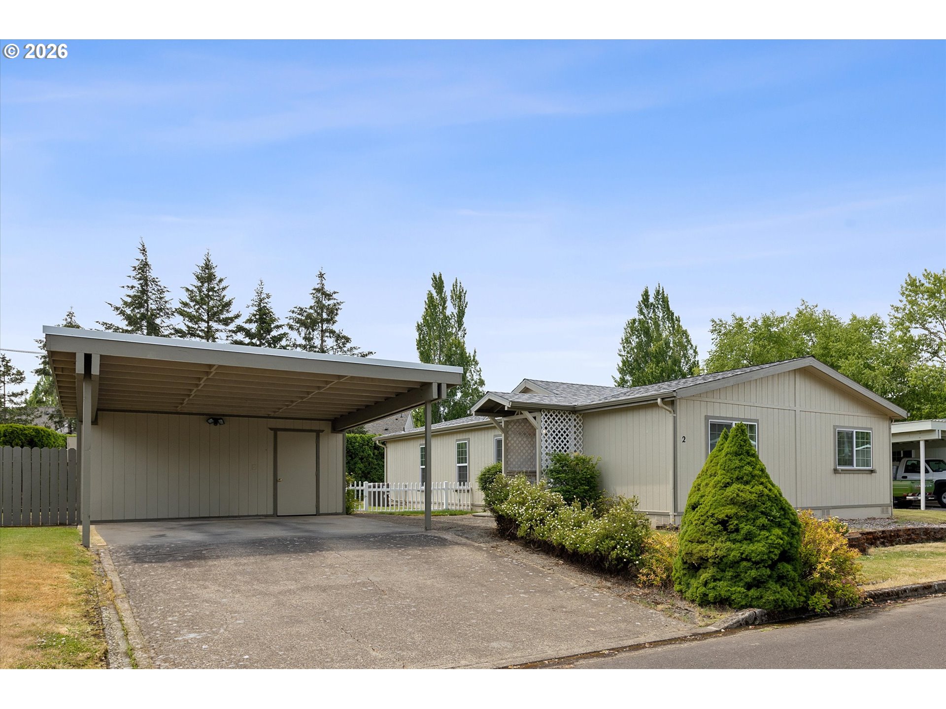 655 Ne Burnett Rd #2 Property Photo 1