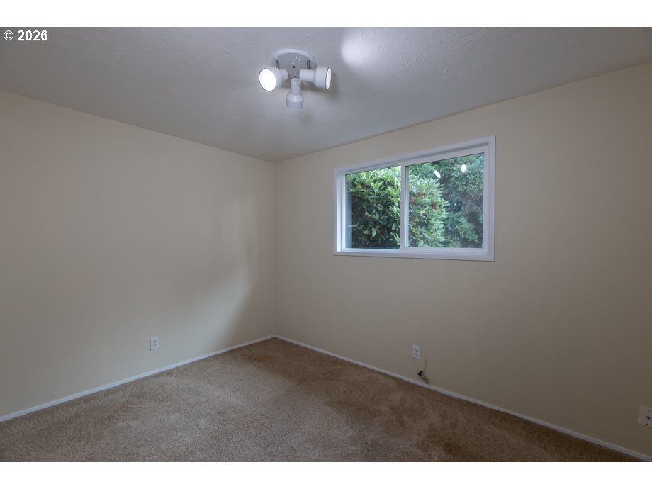 1090 Denise St Se Property Photo 11