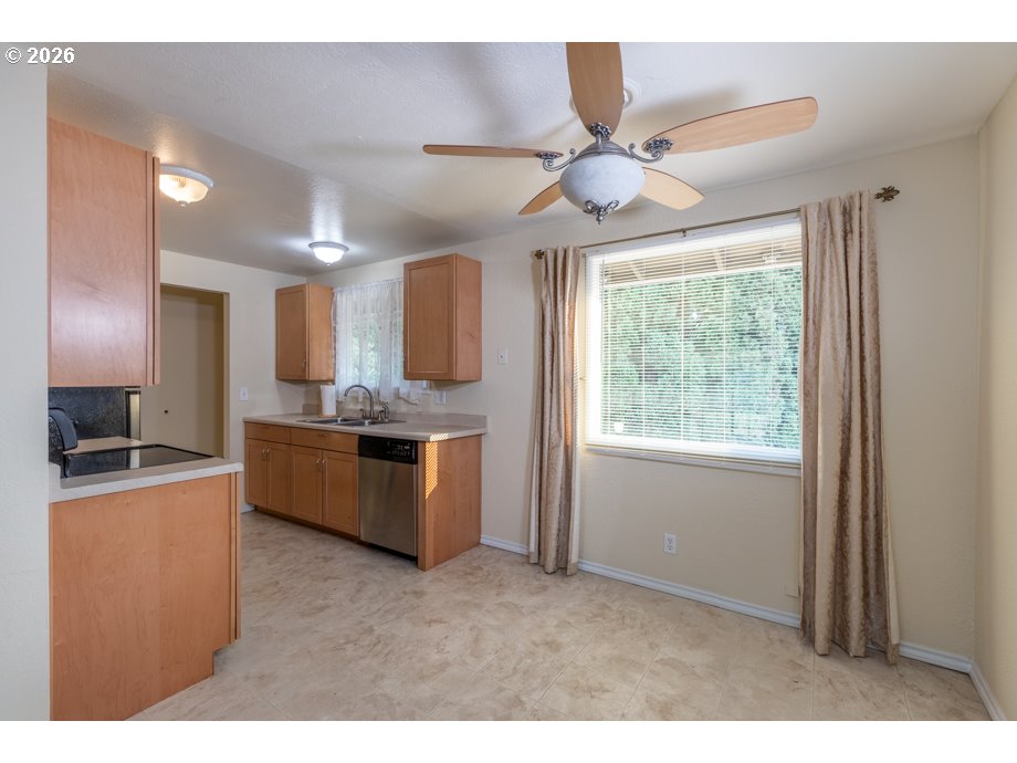 1090 Denise St Se Property Photo 14