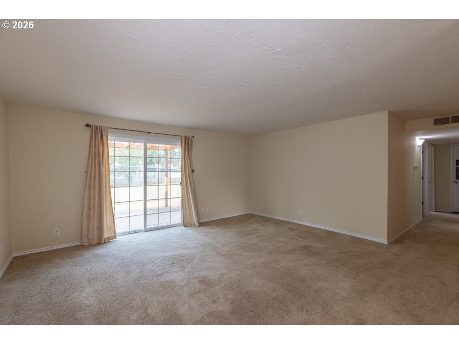 1090 Denise St Se Property Photo 23