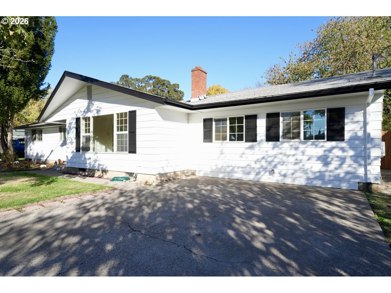829 Rossmore St Property Photo 4