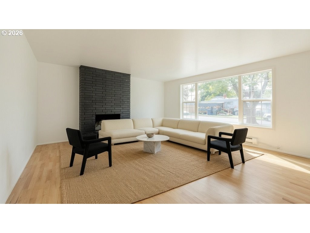 829 Rossmore St Property Photo 10
