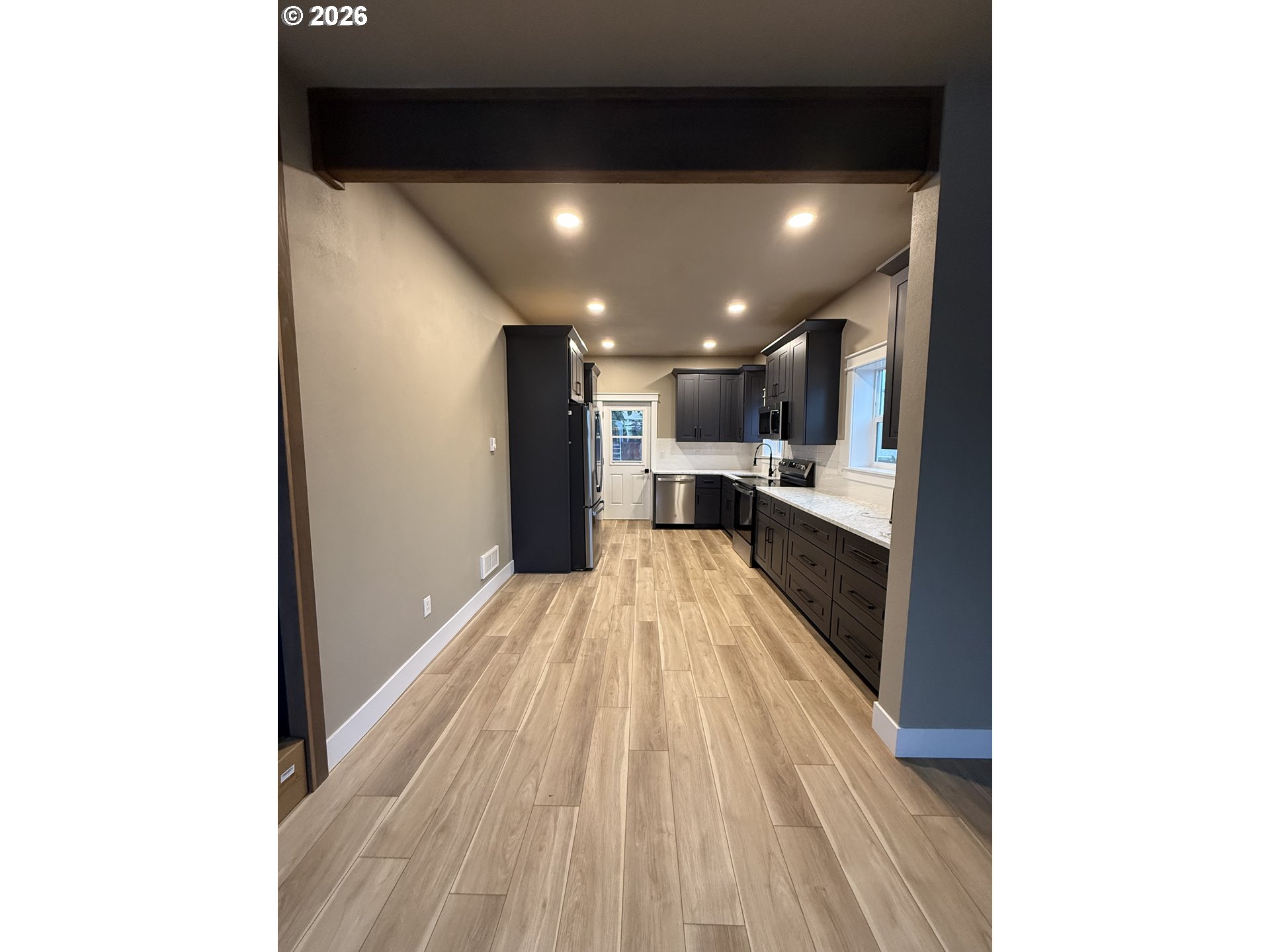 238 Oak St Property Photo 2