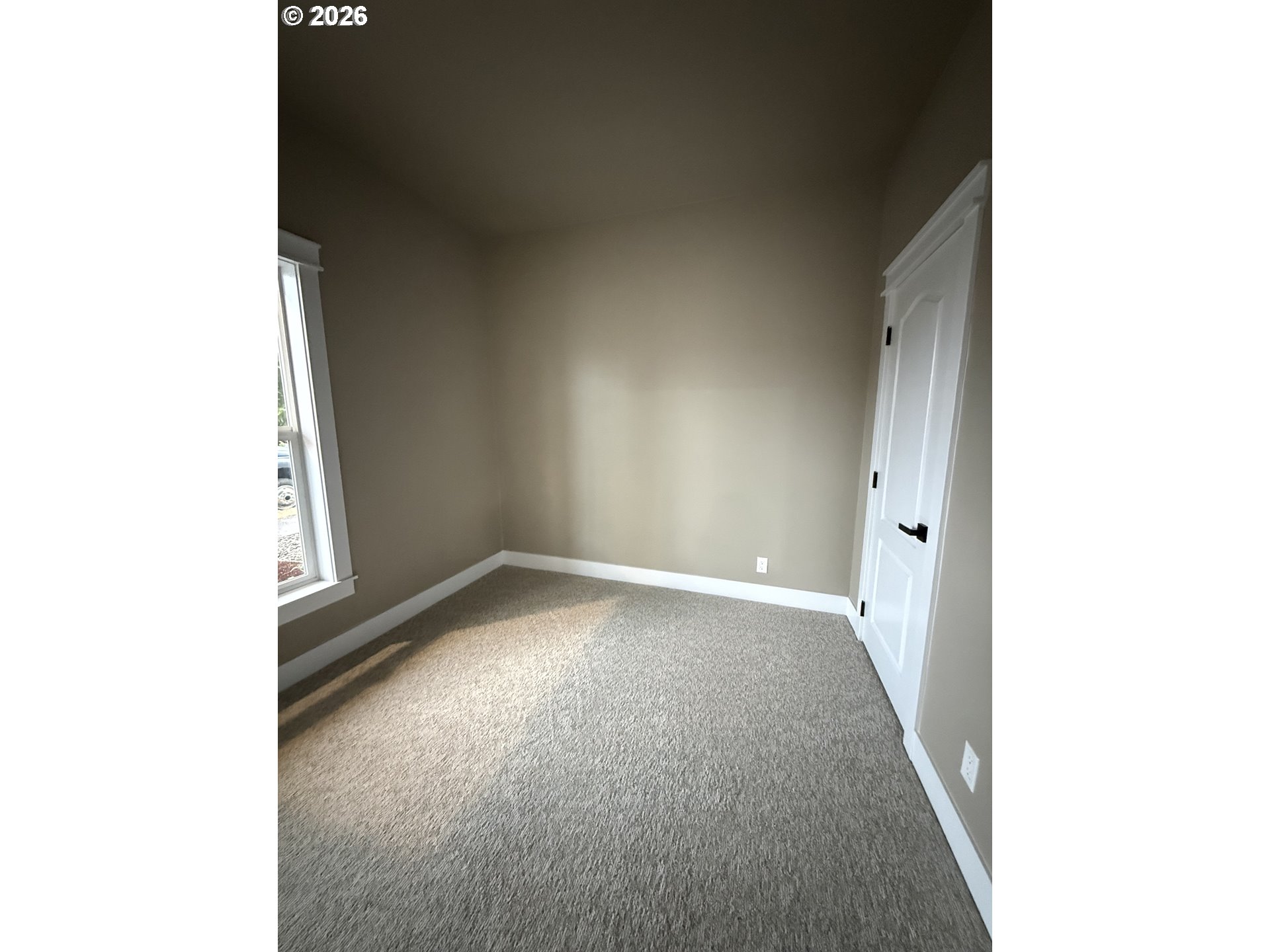 238 Oak St Property Photo 4