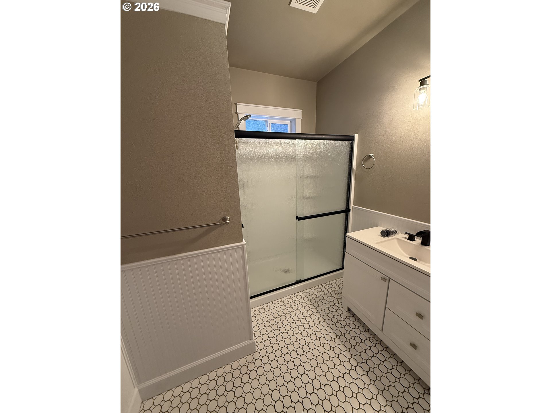 238 Oak St Property Photo 5
