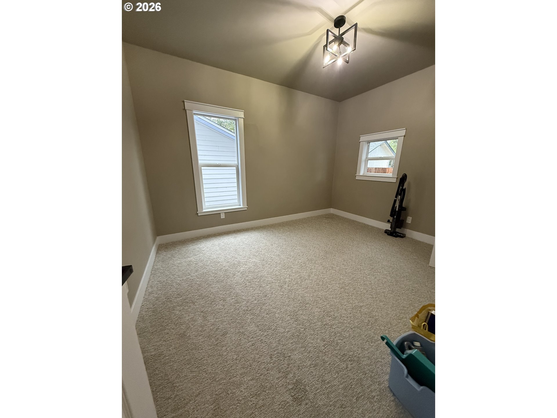 238 Oak St Property Photo 6