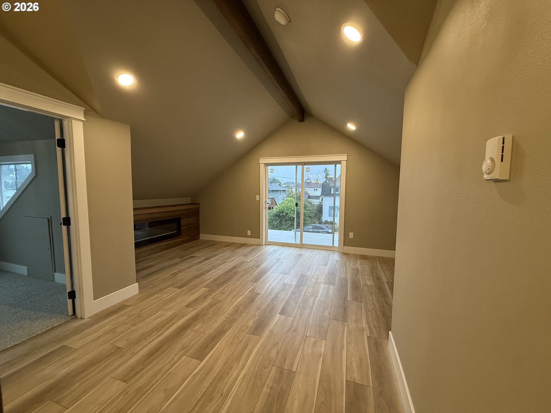 238 Oak St Property Photo 8