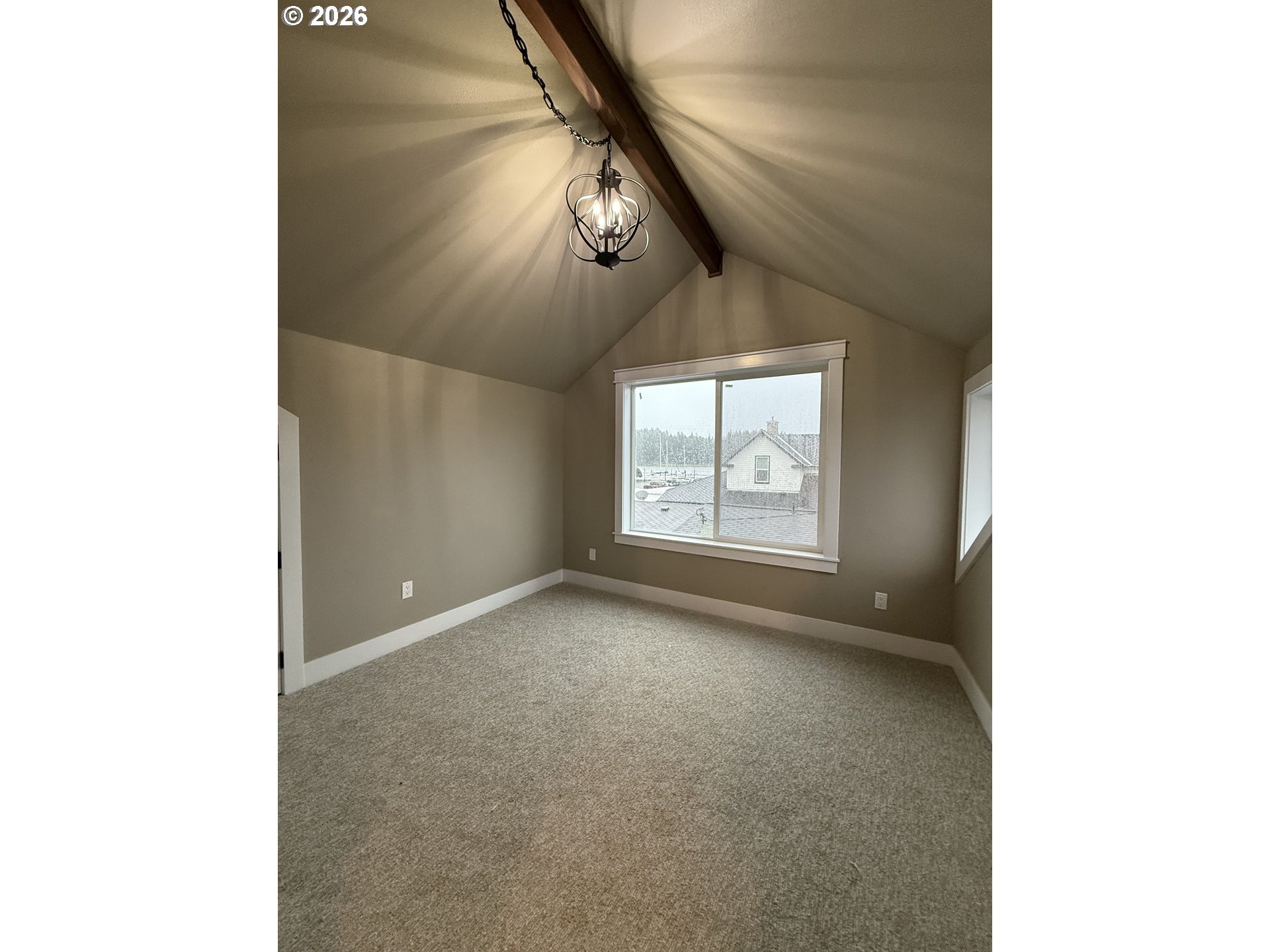 238 Oak St Property Photo 11