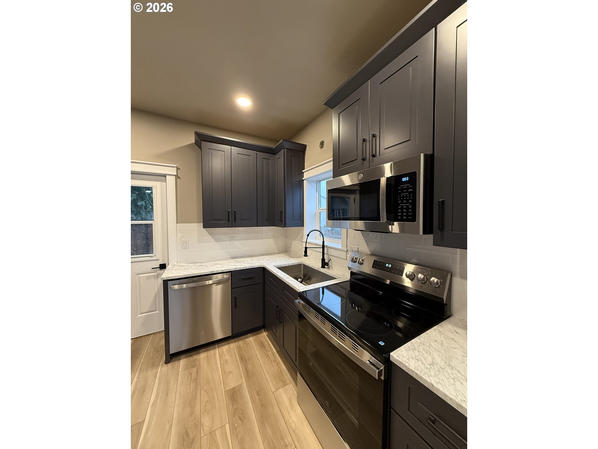 238 Oak St Property Photo 15