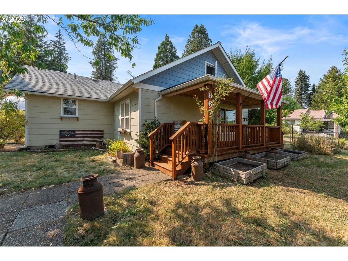 867 2nd Ave Property Photo 1