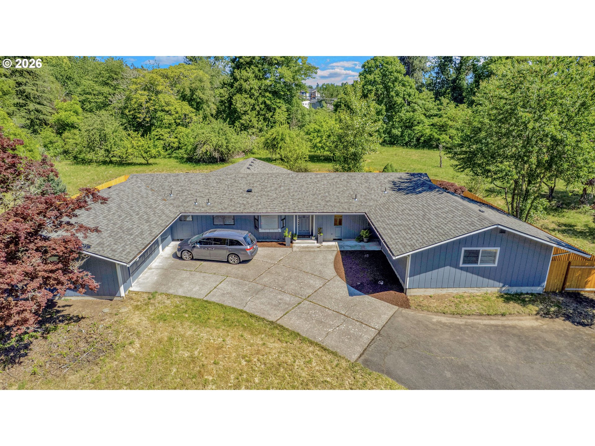 16710 Se Sunnyside Rd Property Photo 1