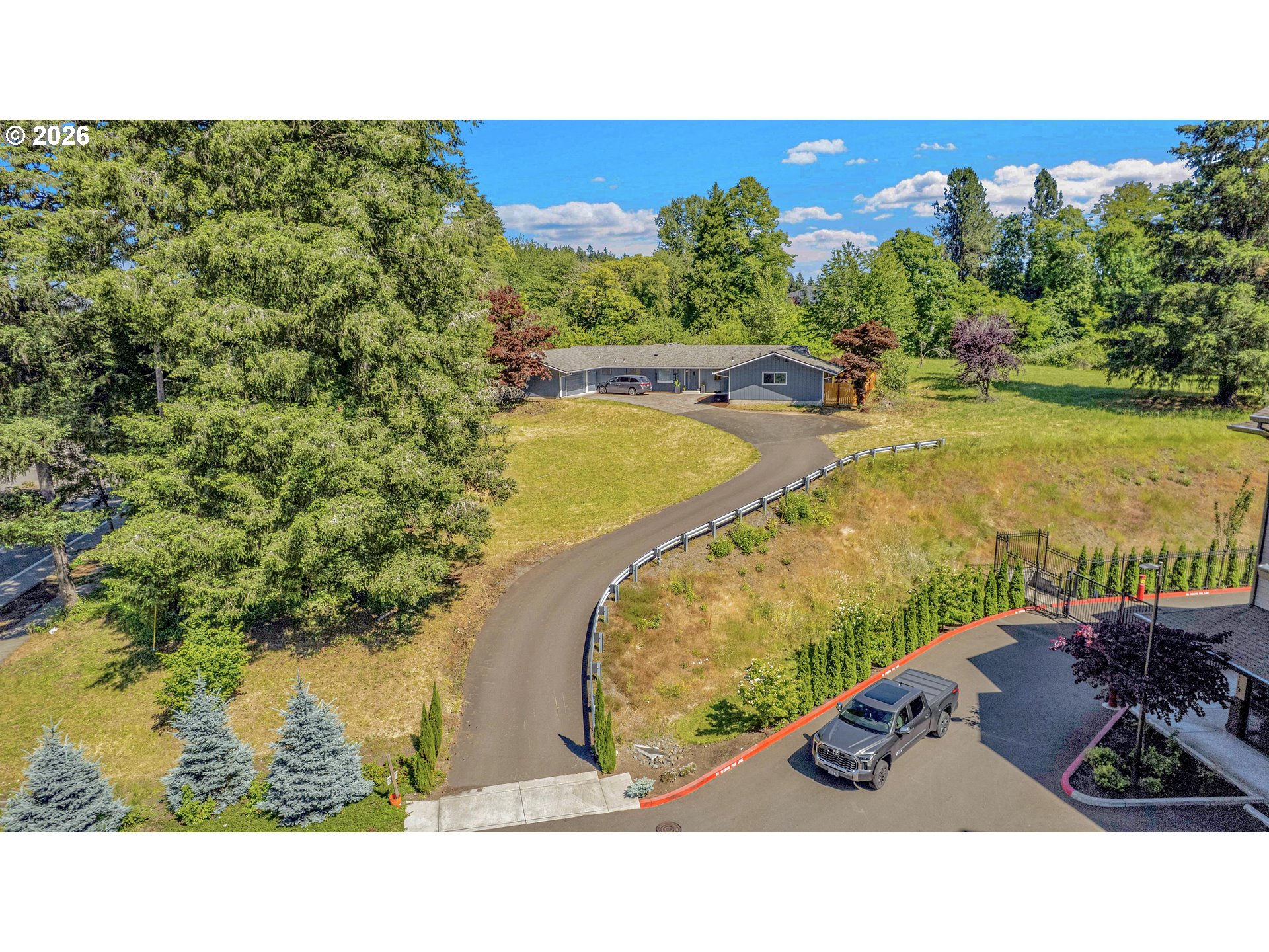 16710 Se Sunnyside Rd Property Photo 3