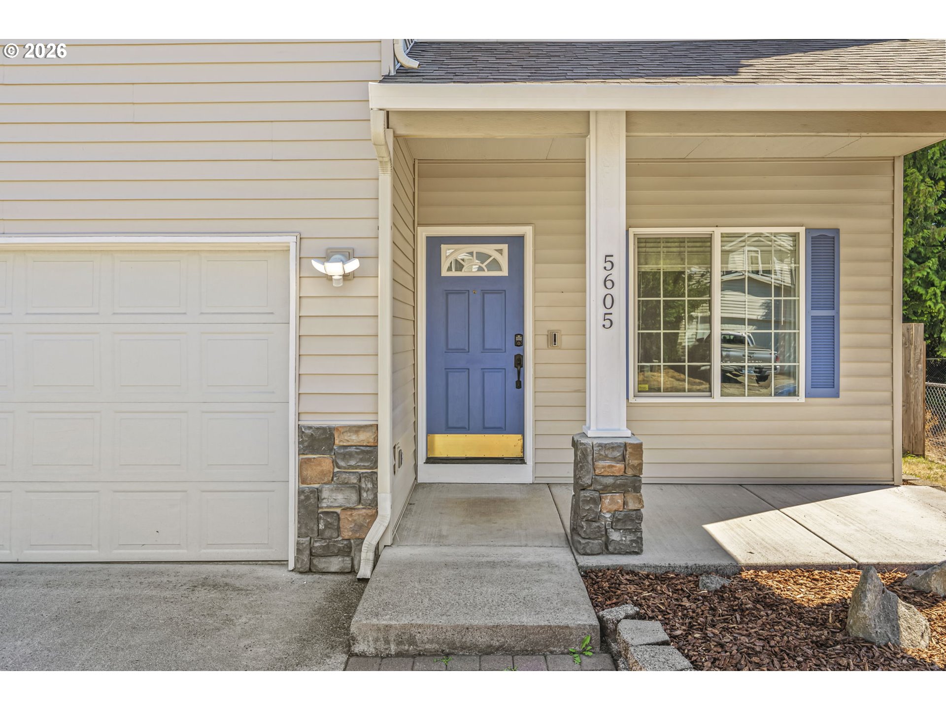 5605 NE 55TH CIR Property Photo 1