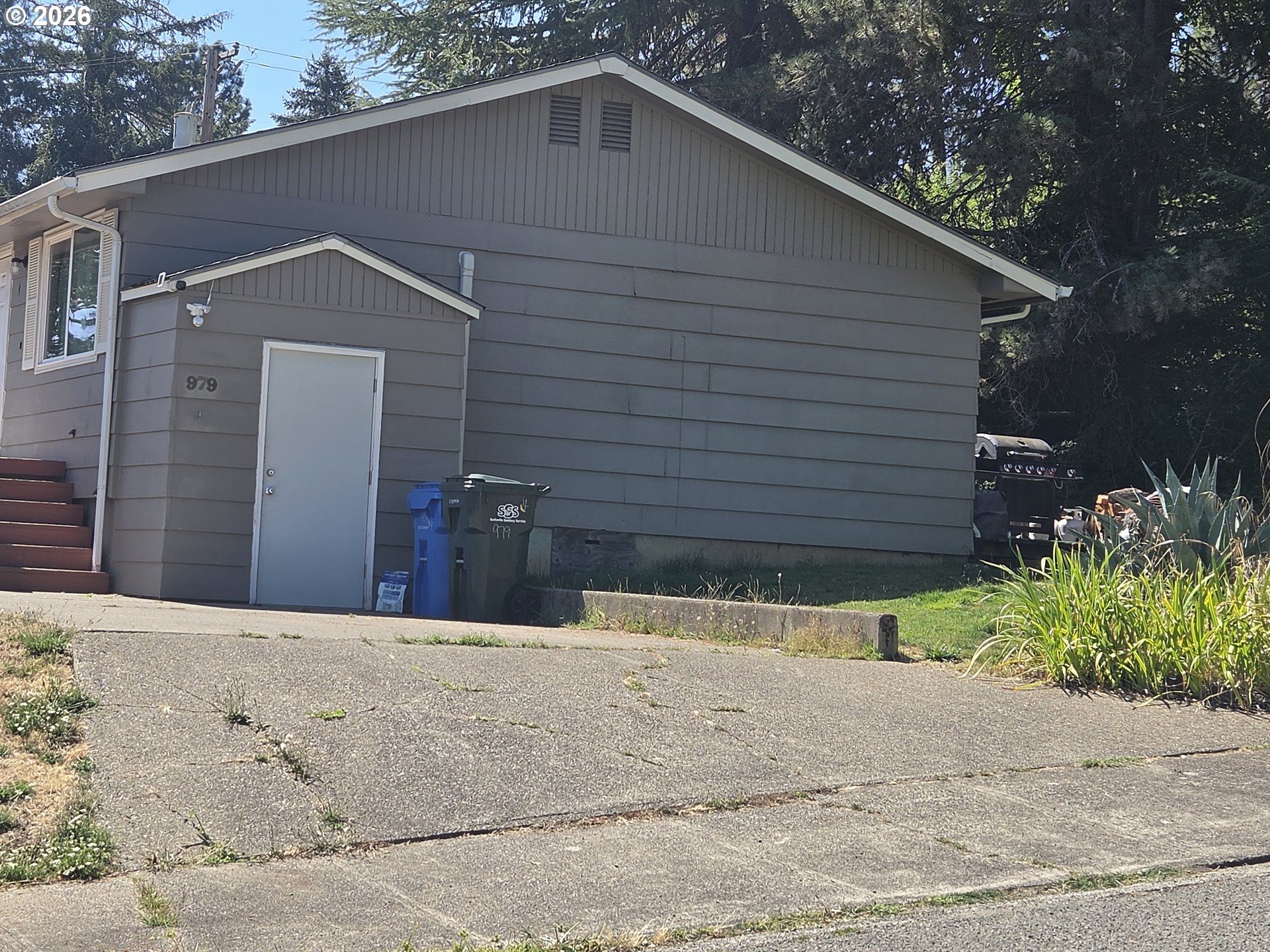977 E Fourth Ave Property Photo 5