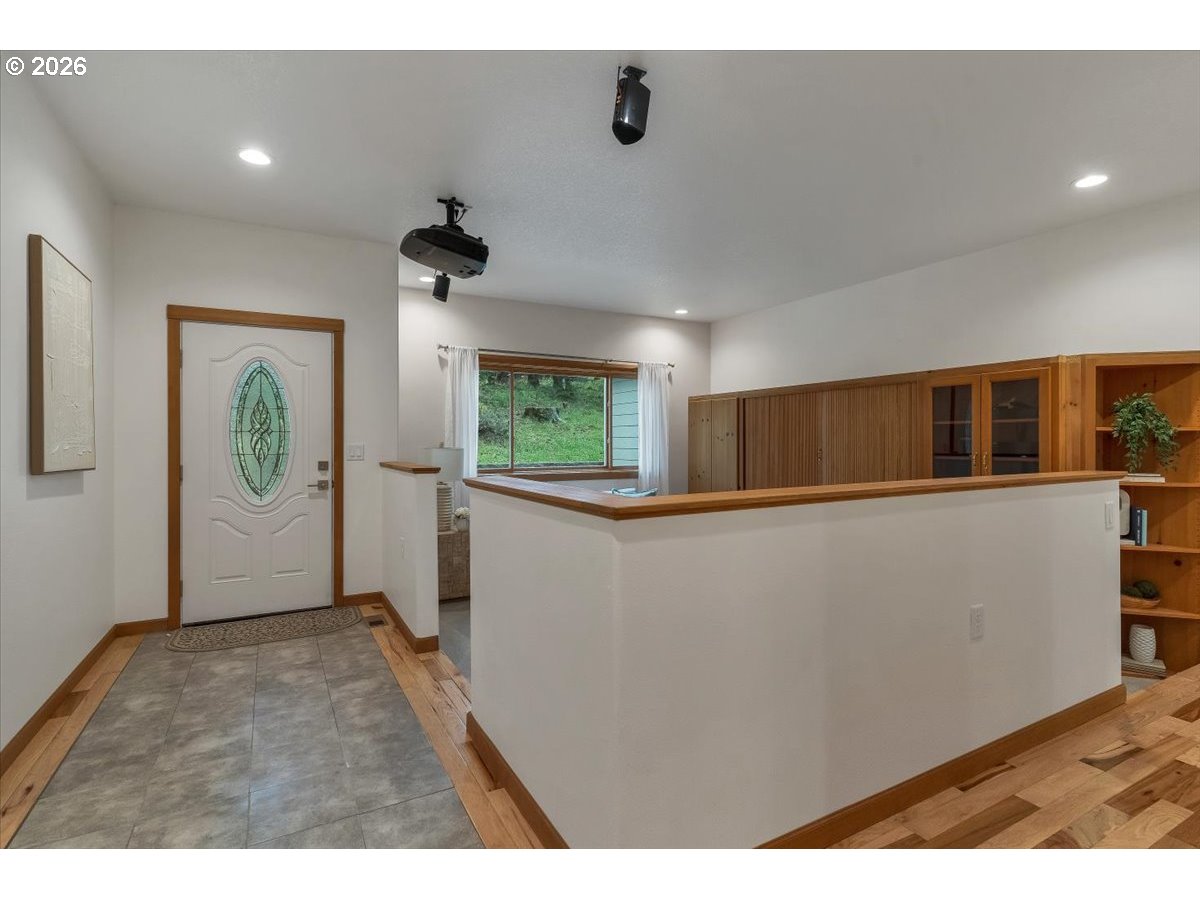 15577 Oakdale Rd Property Photo 4