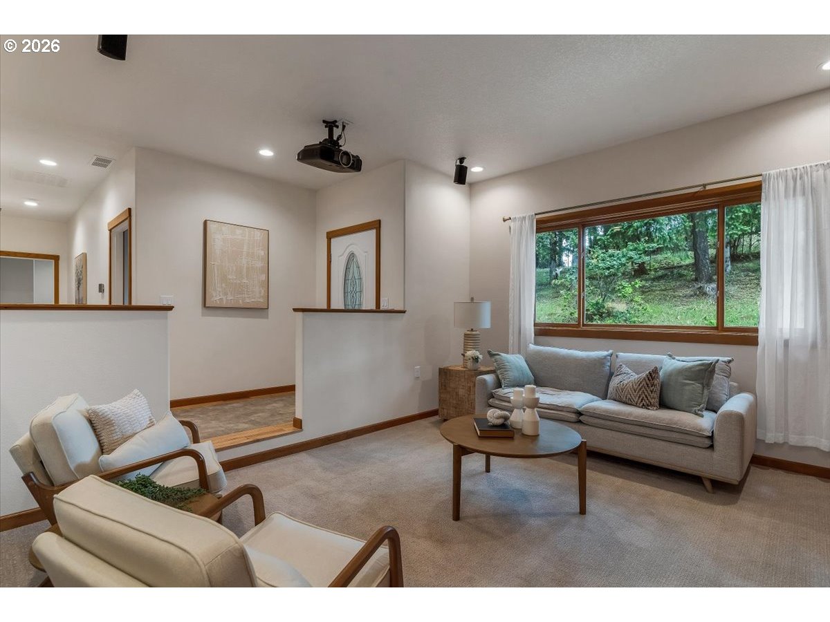15577 Oakdale Rd Property Photo 5