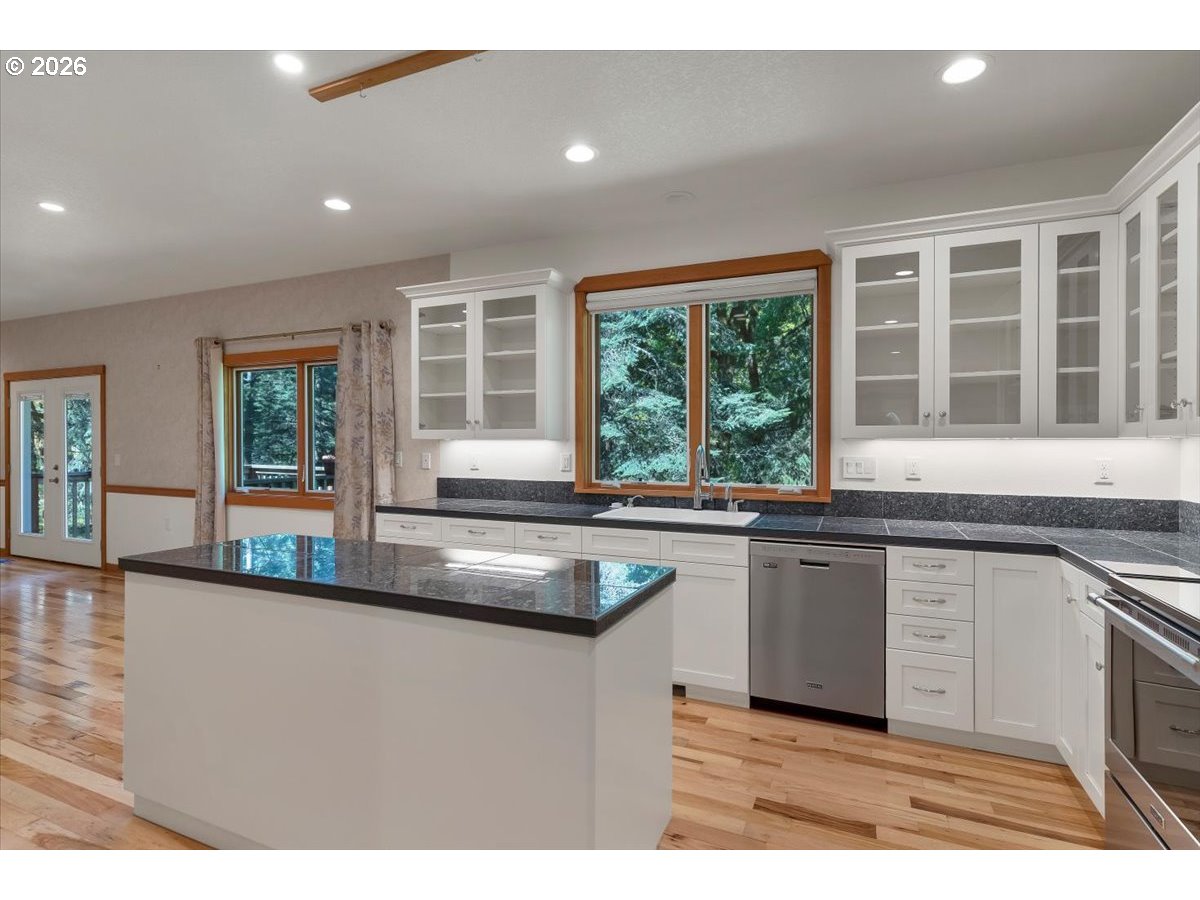 15577 Oakdale Rd Property Photo 10