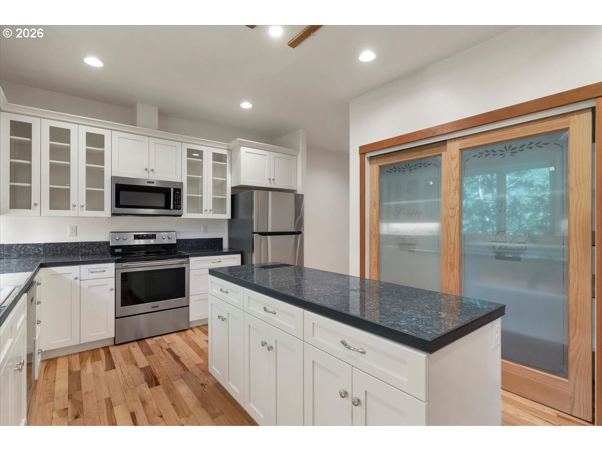 15577 Oakdale Rd Property Photo 12