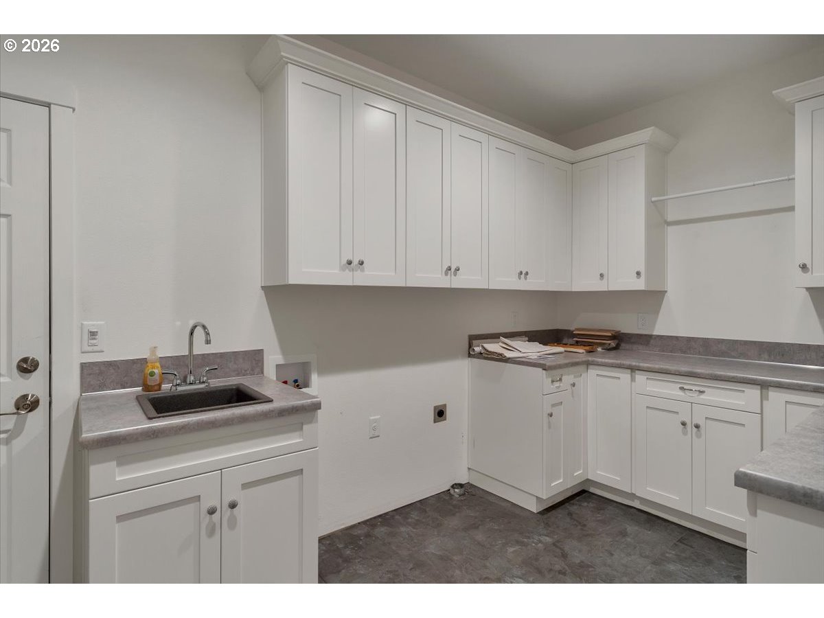 15577 Oakdale Rd Property Photo 21