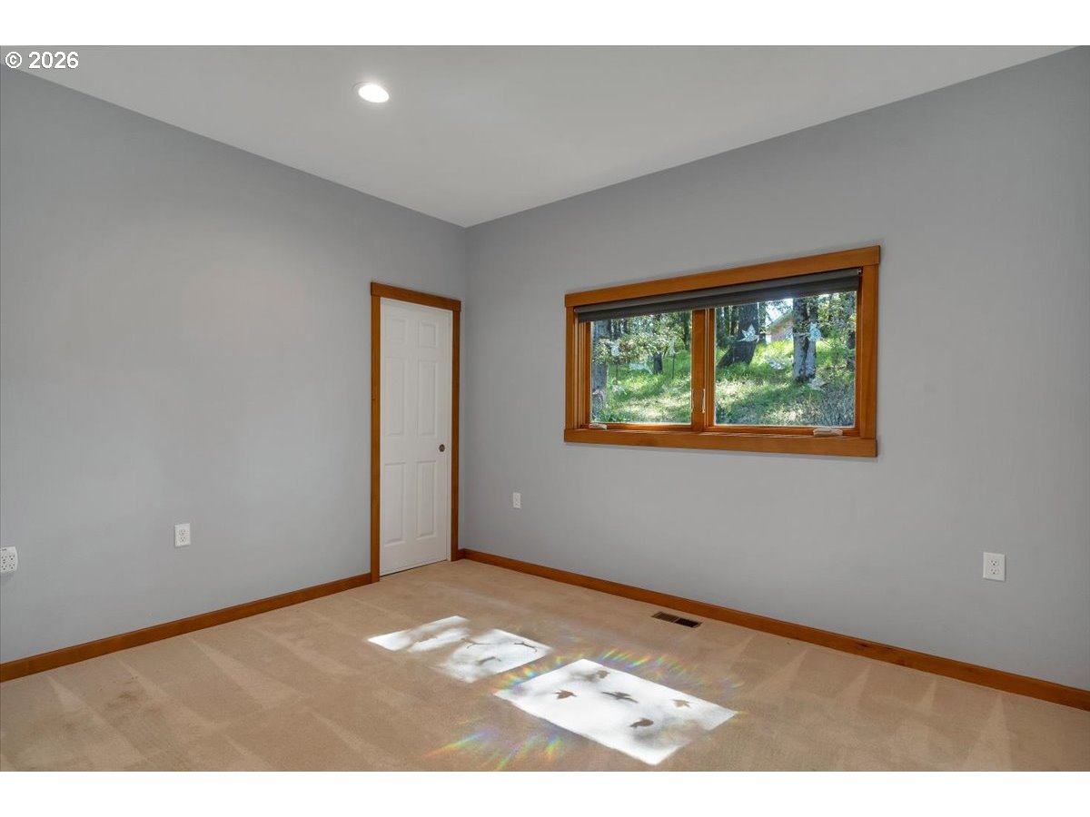 15577 Oakdale Rd Property Photo 22