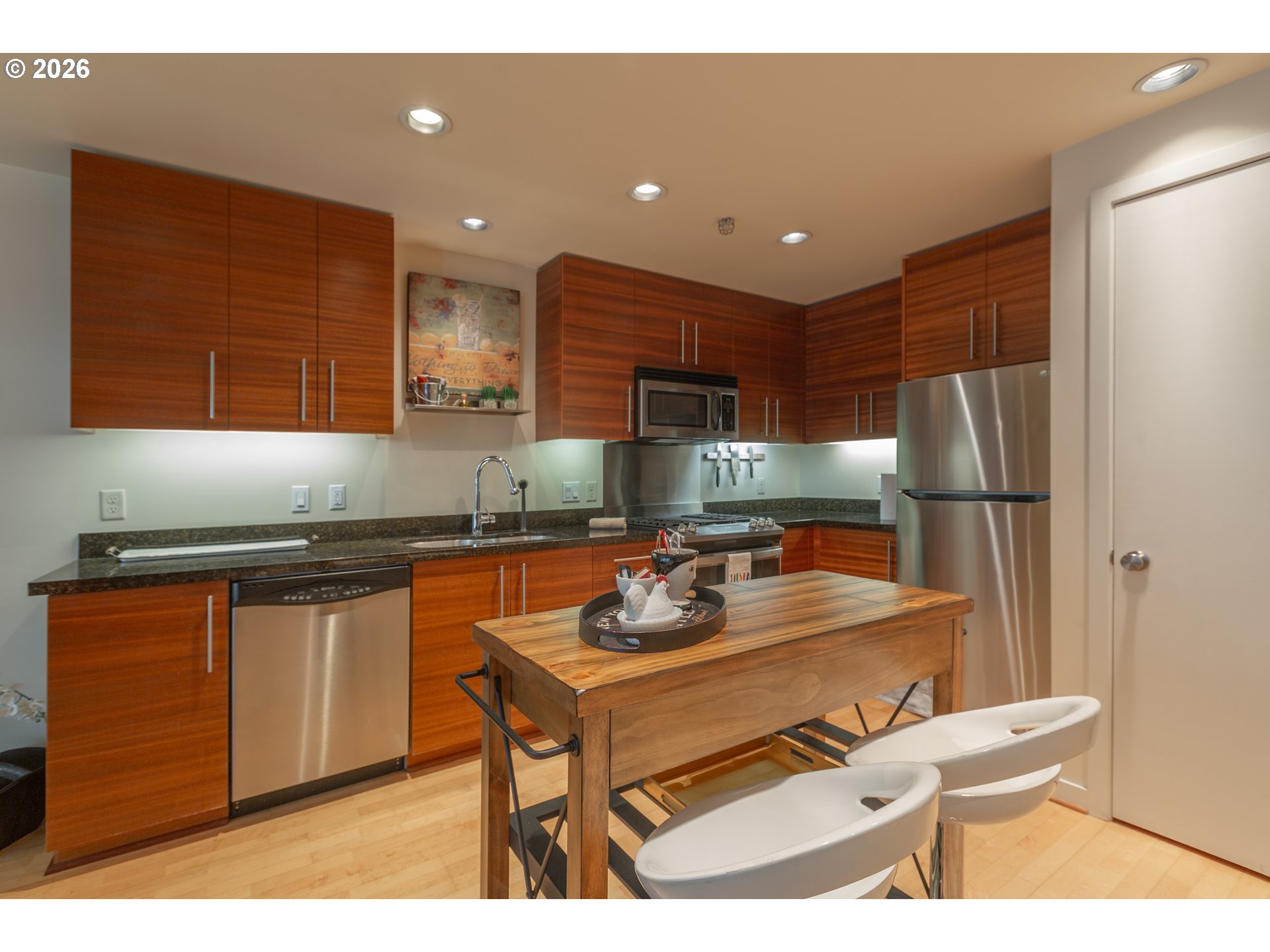 1830 Nw Riverscape St 307 Property Photo 6