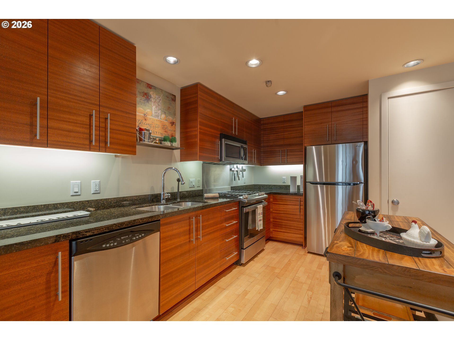 1830 Nw Riverscape St 307 Property Photo 7