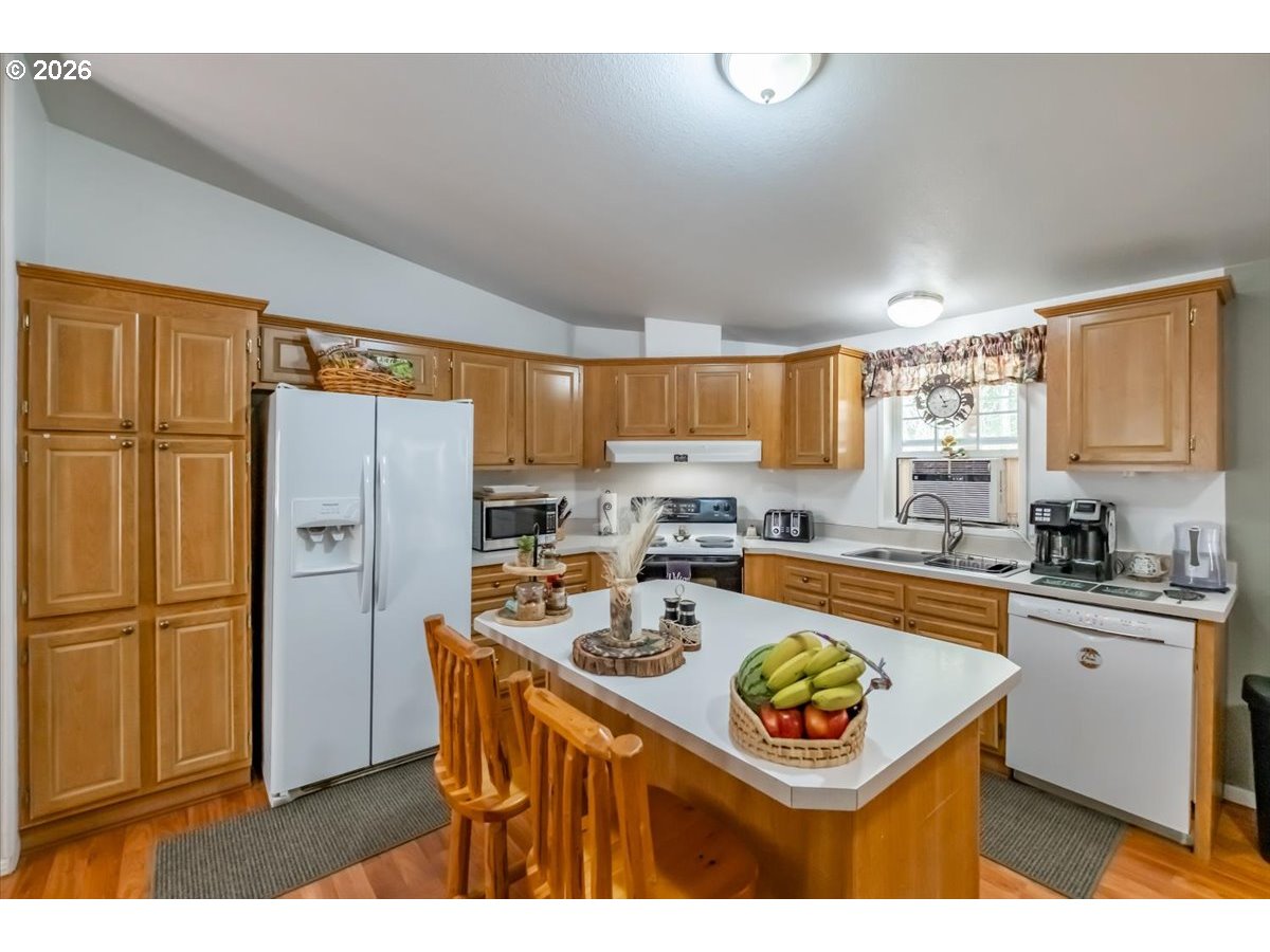 43077 N River Dr Property Photo 3