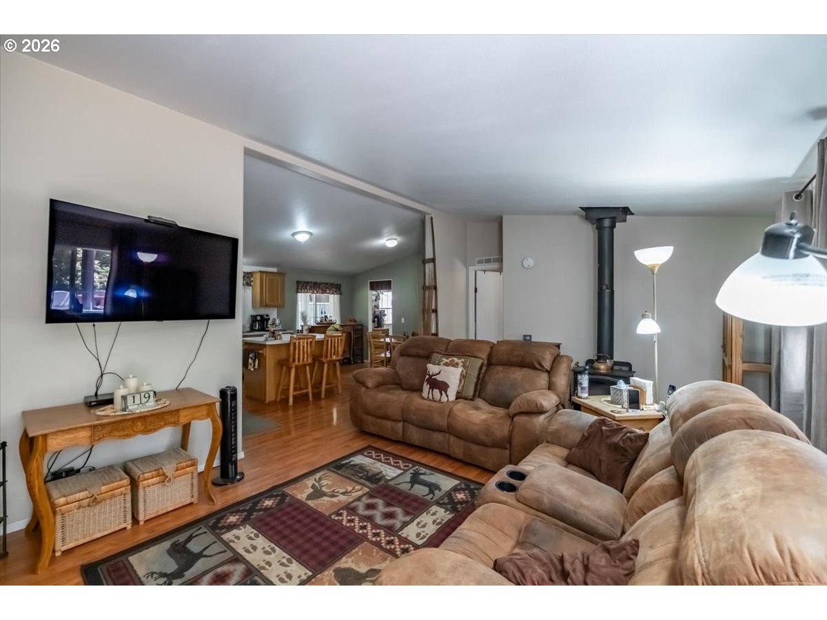 43077 N River Dr Property Photo 4