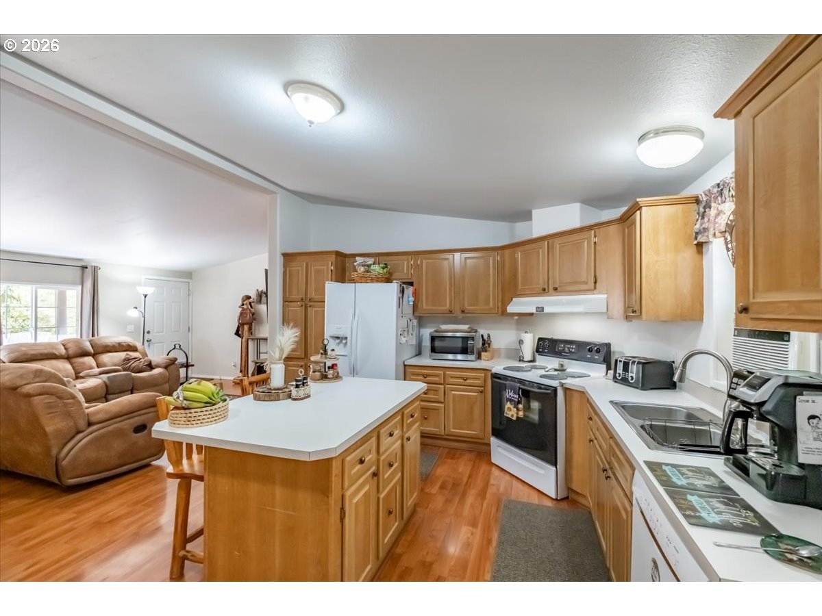 43077 N River Dr Property Photo 6