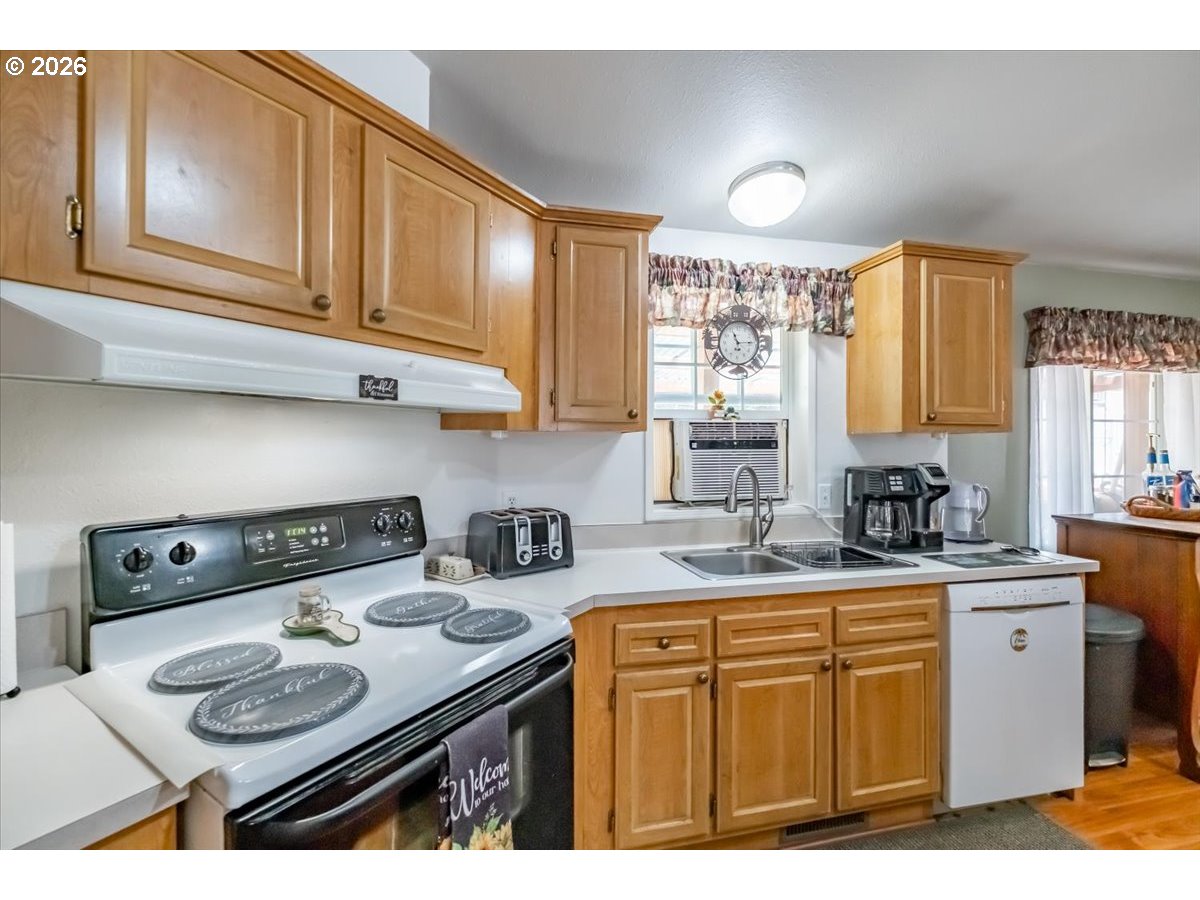 43077 N River Dr Property Photo 7