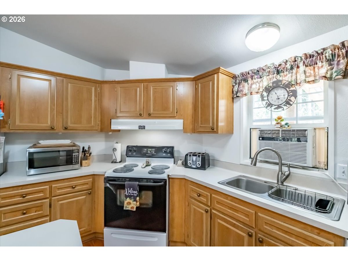 43077 N River Dr Property Photo 8