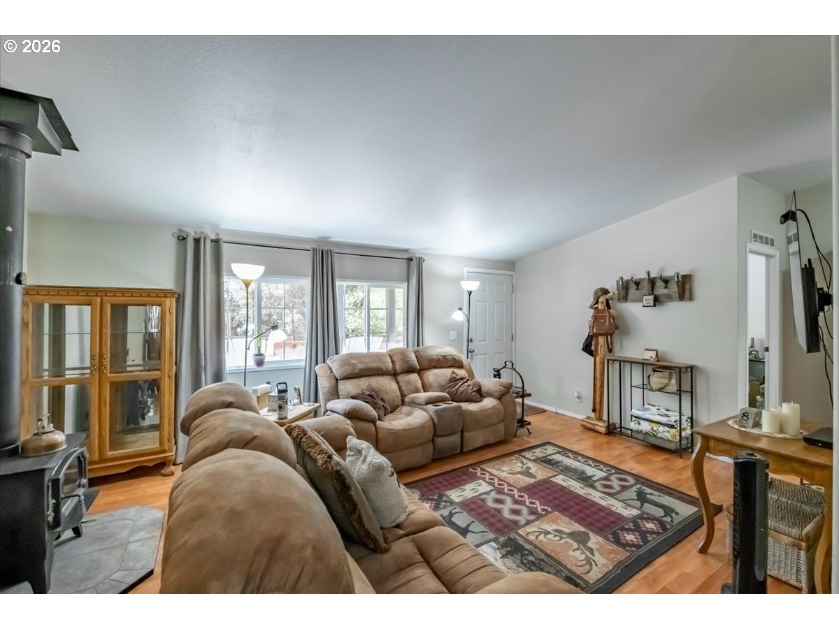 43077 N River Dr Property Photo 9