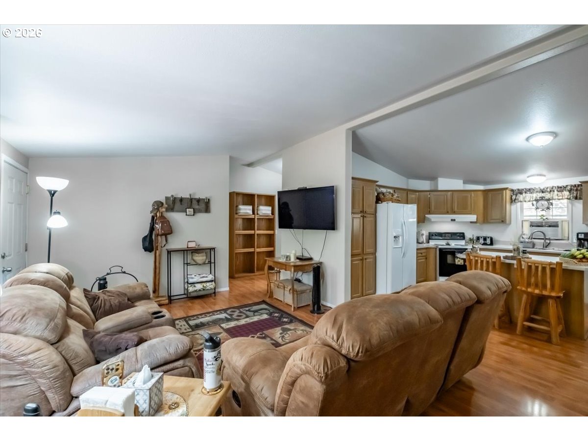 43077 N River Dr Property Photo 10