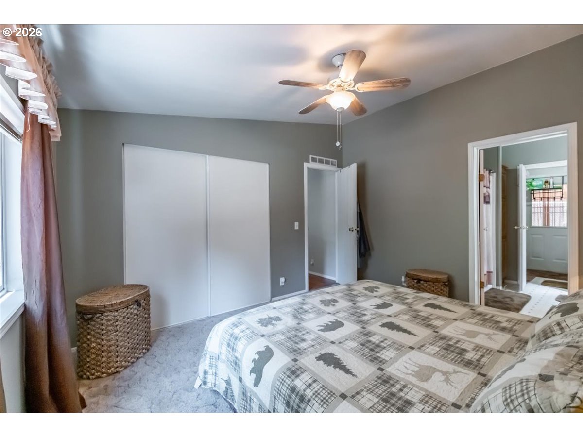 43077 N River Dr Property Photo 14