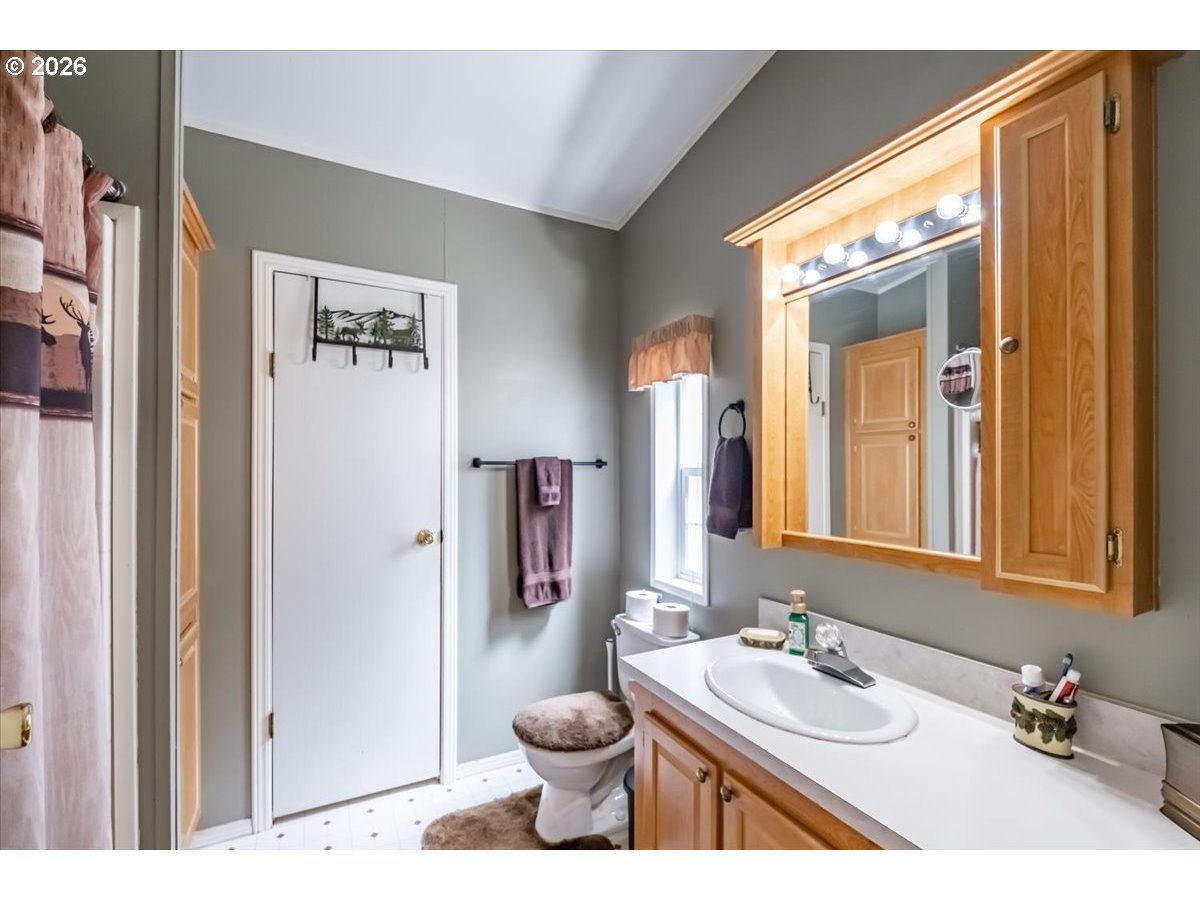 43077 N River Dr Property Photo 16