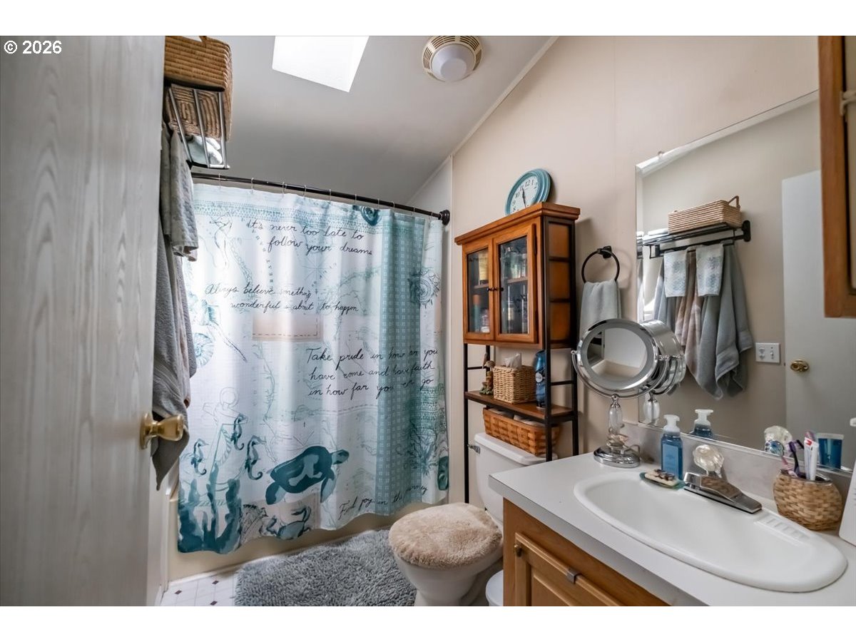 43077 N River Dr Property Photo 22