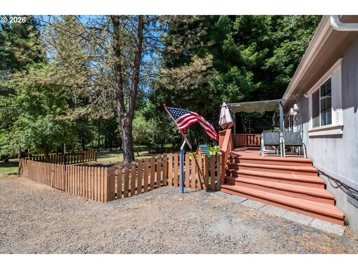 43077 N River Dr Property Photo 23