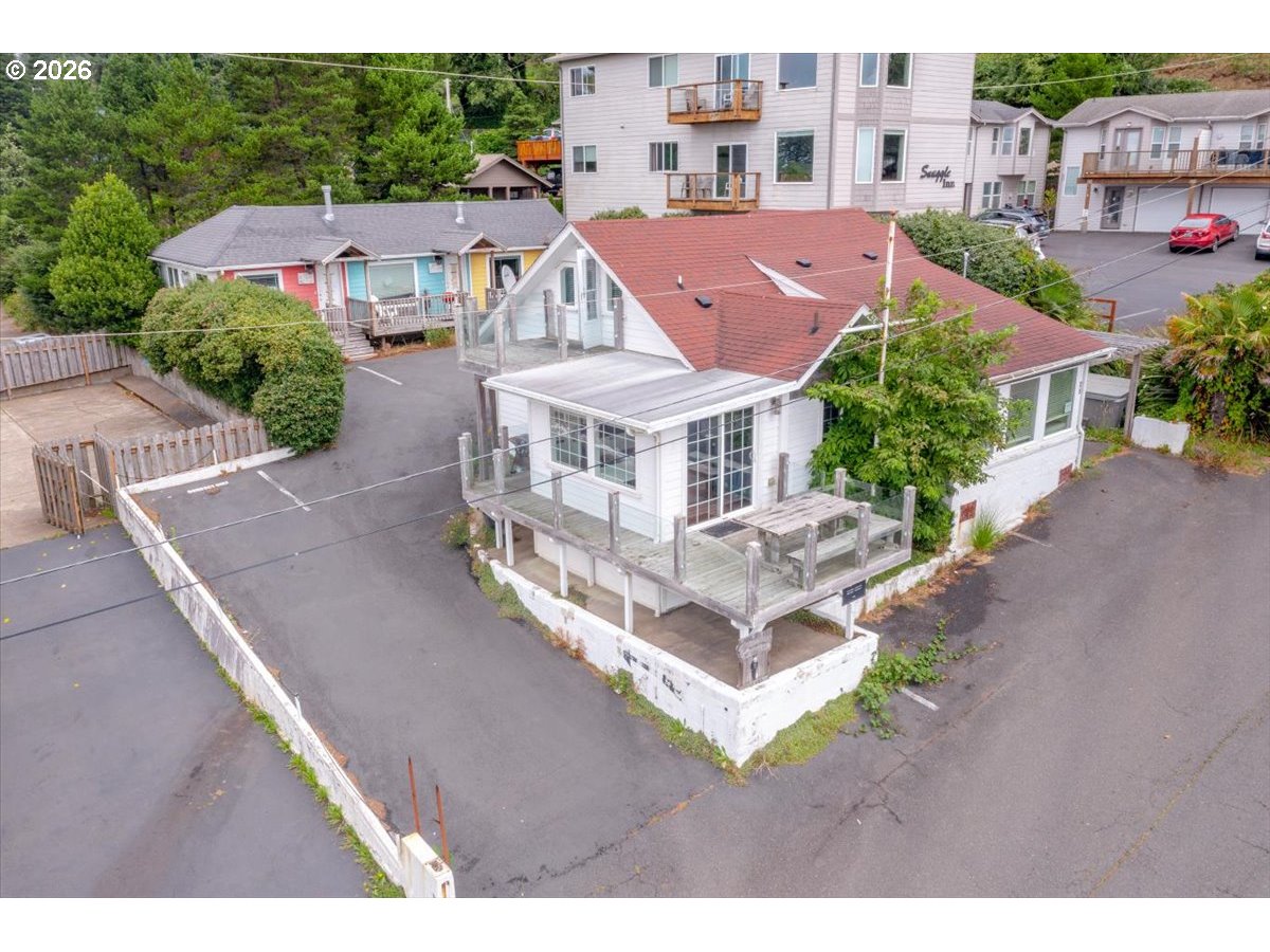 25 Ne Clarke St Property Photo 1