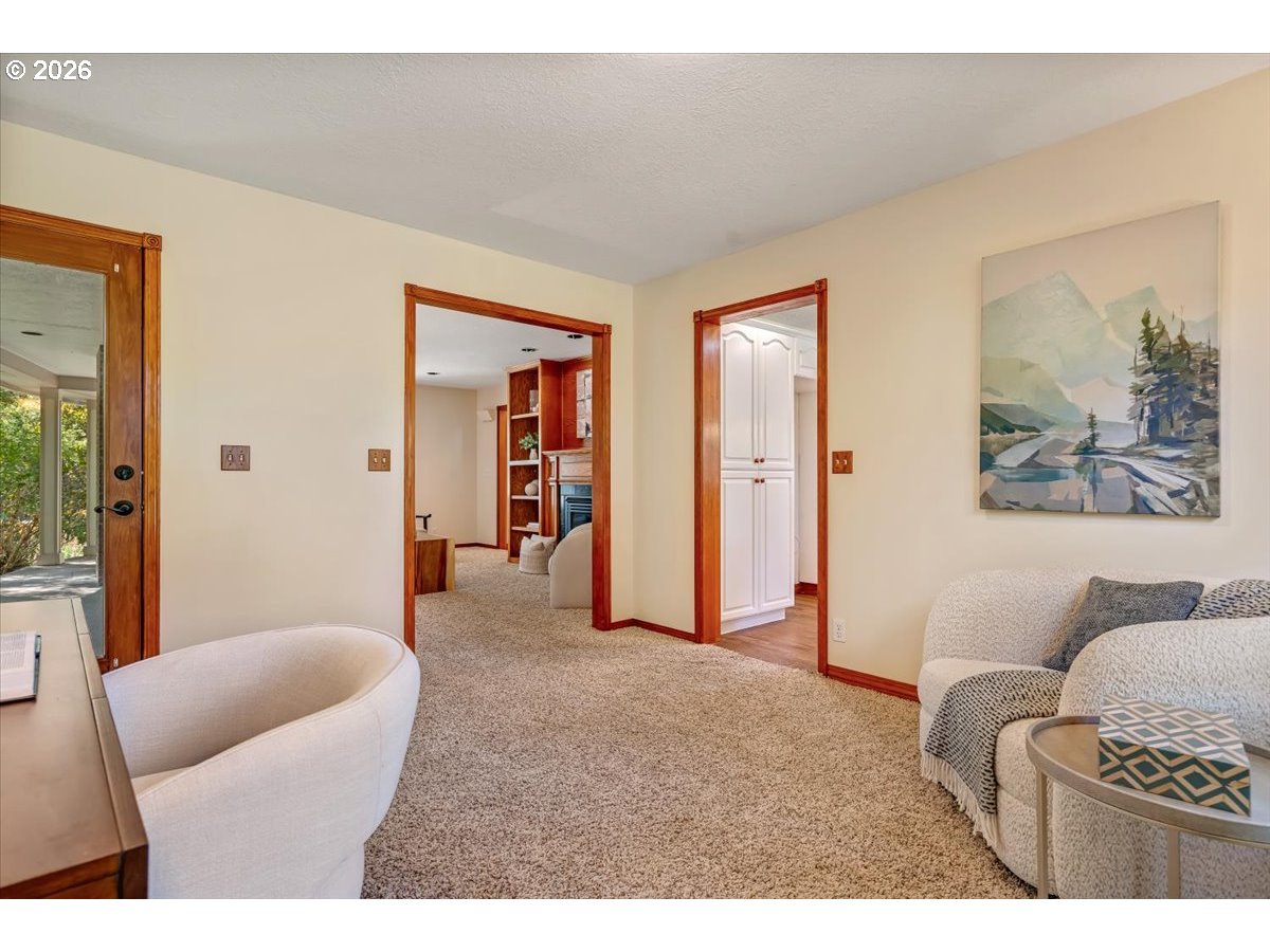 565 Shelokum Dr Property Photo 11