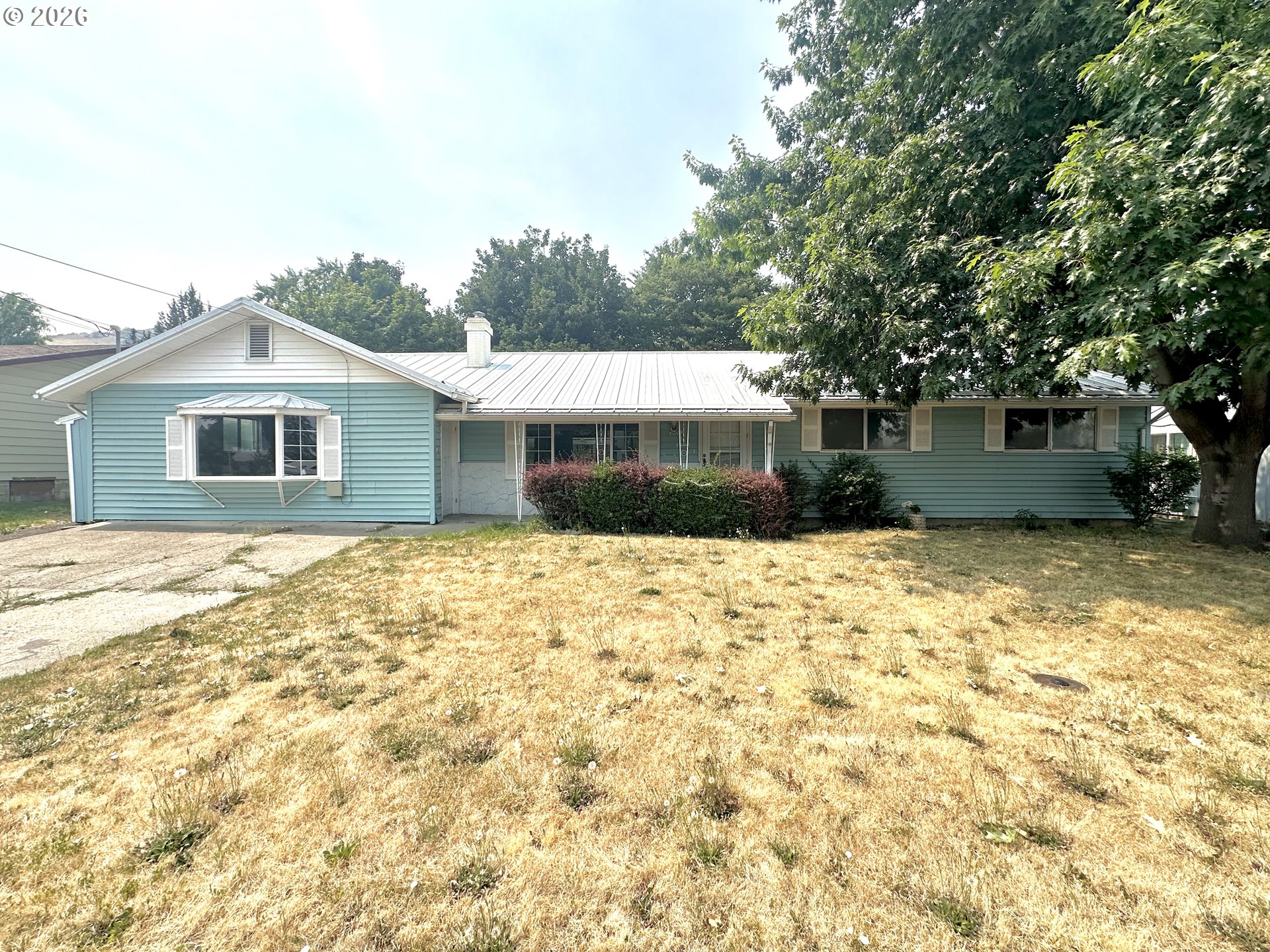 404 1ST ST Property Photo 1