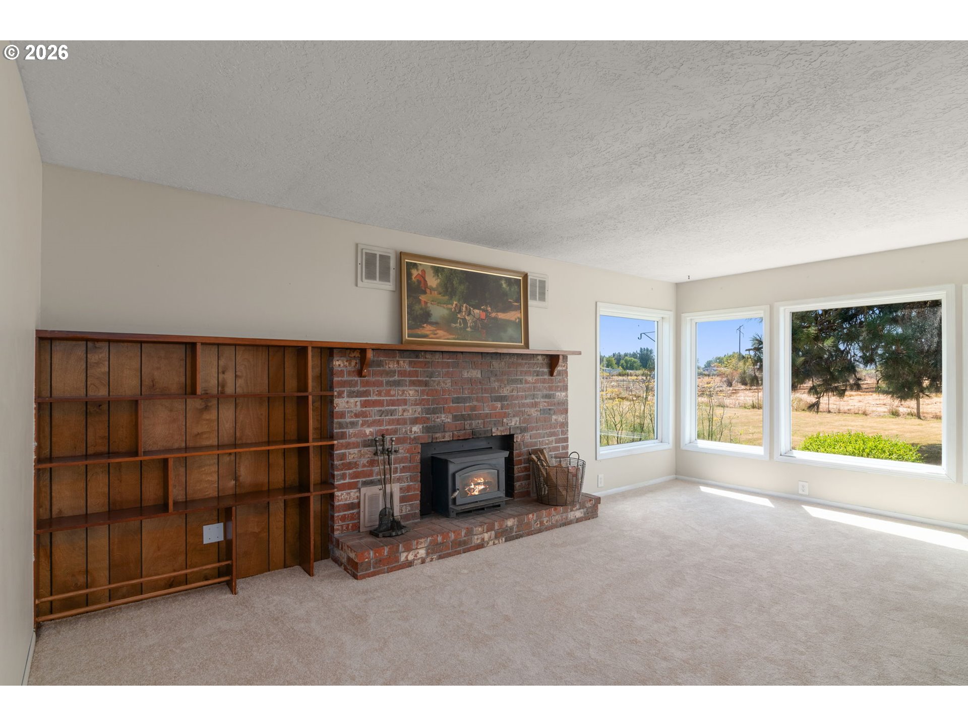 5704 Keene Rd Ne Property Photo 5