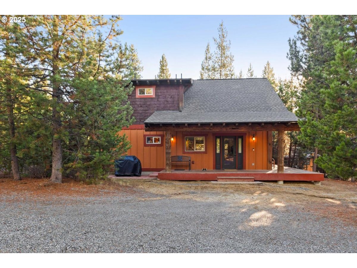 141152 Crescent Moon Dr Property Photo 1