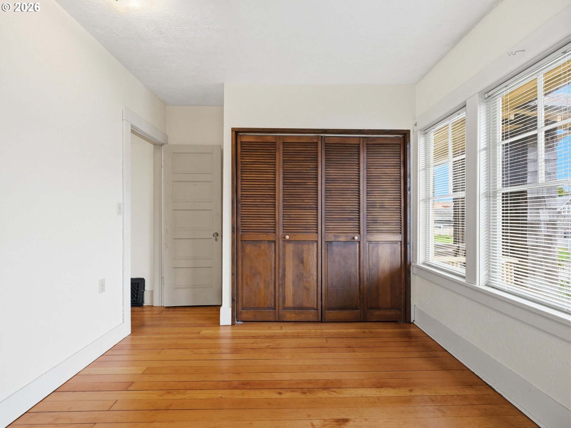 860 Beach Dr Property Photo 3