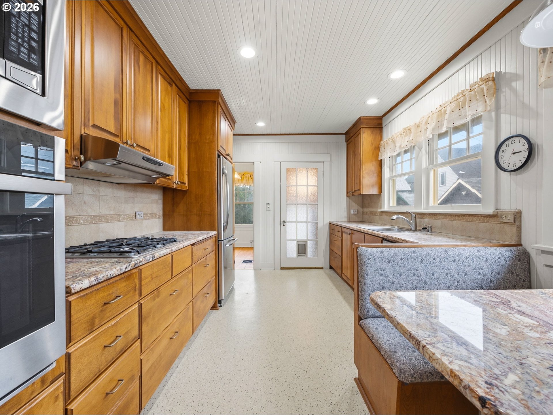 860 Beach Dr Property Photo 17